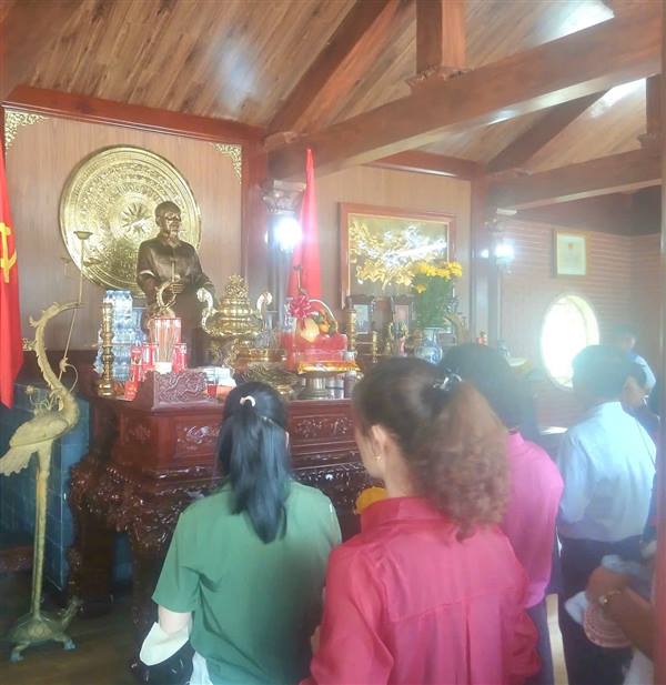 HƯỚNG VỀ ĐỊA CHỈ ĐỎ – GIÁO DỤC TRUYỀN THỐNG CÁCH MẠNG CHO THẾ HỆ TRẺ