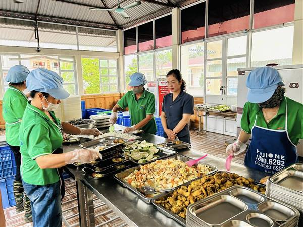 KIỂM TRA CÔNG TÁC CHẤP HÀNH QUY ĐỊNH PHÁP LUẬT VỀ AN TOÀN THỰC PHẨM TẠI CÁC TRƯỜNG HỌC TRÊN ĐỊA BÀN XÃ KIẾN HẢI