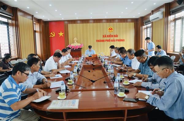 Thường trực Đảng ủy xã Kiến Hải tổ chức Hội nghị giao ban với Bí thư Chi bộ các thôn dân cư nhằm đánh giá kết quả thực hiện nhiệm vụ công tác tháng 5 và triển khai phương hướng, nhiệm vụ trọng tâm trong thời gian tới.