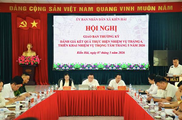 Ủy ban nhân dân xã Kiến Hải tổ chức Hội nghị giao ban thường kỳ đánh giá kết quả thực hiện nhiệm vụ tháng 4, triển khai phương hướng, nhiệm vụ trọng tâm tháng 5 năm 2026.