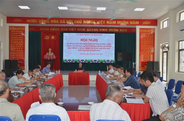 UBND XÃ KIẾN HẢI TỔ CHỨC HỘI NGHỊ ĐÁNH GIÁ TIẾN ĐỘ TRIỂN KHAI CÔNG TÁC ĐO ĐẠC, LẬP BẢN ĐỒ ĐỊA CHÍNH VÀ XÂY DỰNG CƠ SỞ DỮ LIỆU ĐẤT ĐAI