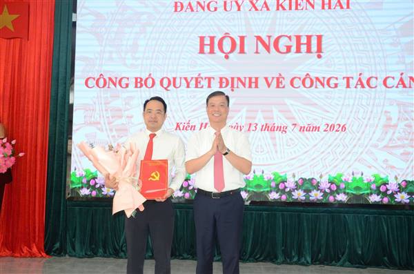 ĐẢNG ỦY XÃ KIẾN HẢI TỔ CHỨC HỘI NGHỊ CÔNG BỐ QUYẾT ĐỊNH VỀ CÔNG TÁC CÁN BỘ