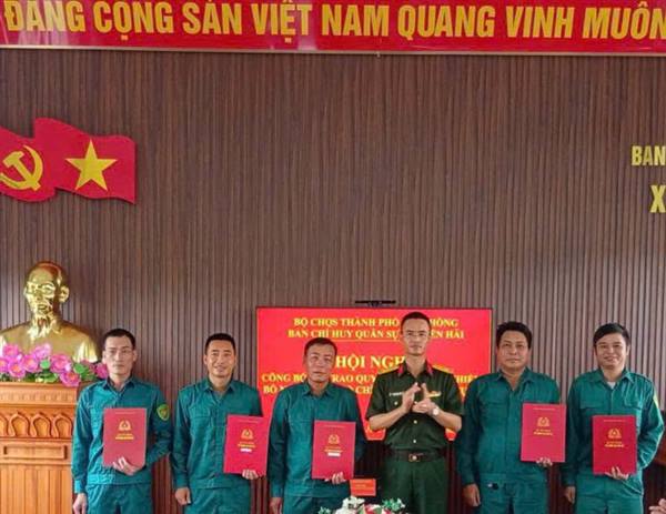 BAN CHỈ HUY QUÂN SỰ XÃ KIẾN HẢI CÔNG BỐ VÀ TRAO QUYẾT ĐỊNH MIỄN NHIỆM, BỔ NHIỆM CÁN BỘ CHỈ HUY DÂN QUÂN TỰ VỆ