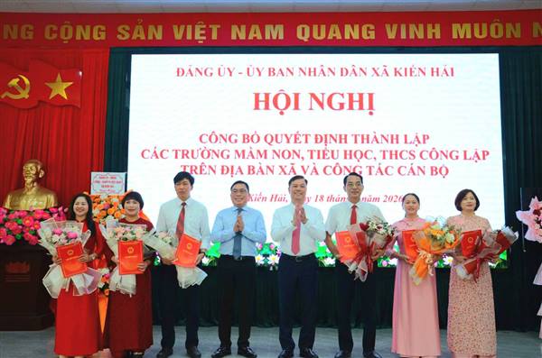 Xã Kiến Hải tổ chức Hội nghị công bố các quyết định về thành lập các trường học, thành lập Đảng bộ các trường và công tác cán bộ
