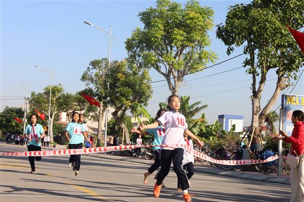 UBND xã Kiến Hưng tổ chức Khai mạc Giải điền kinh và tổng kết Đại hội Thể dục Thể thao xã Kiến Hưng lần thứ I năm 2025