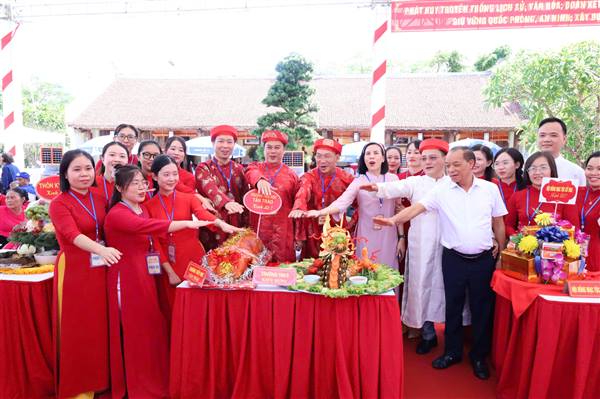Lễ dâng cỗ tiến Vua