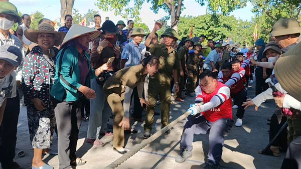 KIẾN HƯNG: SÔI NỔI HOẠT ĐỘNG THỂ THAO, TRÒ CHƠI DÂN GIAN KỶ NIỆM 485 NĂM NGÀY MẤT THÁI TỔ MẠC ĐĂNG DUNG