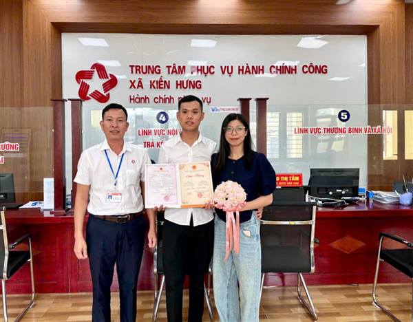 KIẾN HƯNG: TRAO GIẤY ĐĂNG KÝ KẾT HÔN – GỬI LỜI CHÚC PHÚC, LAN TỎA GIÁ TRỊ GIA ĐÌNH HẠNH PHÚC 