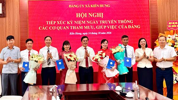 Chiều ngày 14 tháng 10, Thường trực Đảng ủy xã tổ chức Hội nghị tiếp xúc kỷ niệm 96 năm Ngày truyền thống ngành Tổ chức xây dựng Đảng, công tác Dân vận, Văn phòng cấp ủy và 78 năm Ngày truyền thống ngành Kiểm tra Đảng