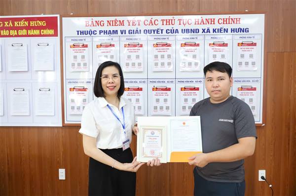 Xã Kiến Hưng xây dựng “Chính quyền thân thiện”: Lấy người dân làm trung tâm phục vụ
