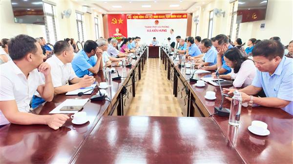 XÃ KIẾN HƯNG TIẾP XÚC GẦN 70 NGƯỜI HOẠT ĐỘNG KHÔNG CHUYÊN TRÁCH Ở THÔN PHỤC VỤ CÔNG TÁC SẮP XẾP LẠI ĐƠN VỊ THÔN