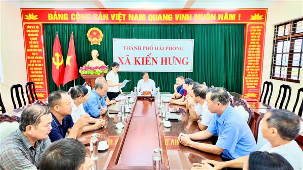 THƯỜNG TRỰC ĐẢNG ỦY XÃ KIẾN HƯNG LÀM VIỆC VỚI CẤP ỦY CHI BỘ 8 THÔN THUỘC DIỆN SẮP XẾP, TỔ CHỨC LẠI, THỐNG NHẤT ĐỀ ÁN NHÂN SỰ