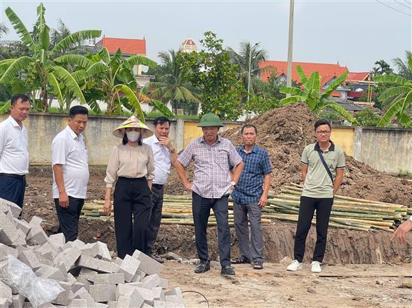 UBND XÃ KIẾN HƯNG KIỂM TRA THỰC ĐỊA 9 TRƯỜNG HỌC, CHỦ ĐỘNG CHUẨN BỊ NĂM HỌC MỚI