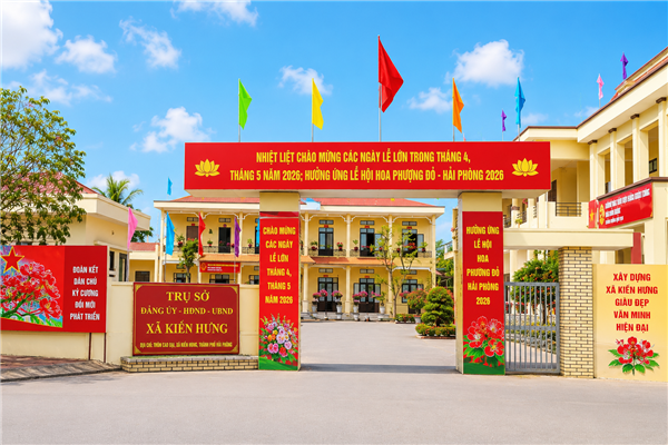 QUYẾT ĐỊNH 
Ban hành Quy chế phát ngôn và cung cấp thông tin cho báo chí 
của Ủy ban nhân dân xã Kiến Hưng