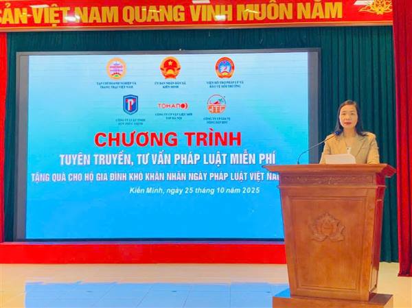 HƯỞNG ỨNG NGÀY PHÁP LUẬT NƯỚC CỘNG HÒA XÃ HỘI CHỦ NGHĨA VIỆT NAM 09/11. ỦY BAN NHÂN DÂN XÃ KIẾN MINH TỔ CHỨC TUYÊN TRUYỀN, PHỔ BIẾN, GIÁO DỤC PHÁP LUẬT VỀ LUẬT BẢO VỆ MÔI TRƯỜNG VÀ PHÂN LOẠI, XỬ LÝ RÁC THẢI NHỰA