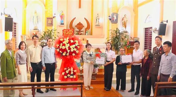 Nhân dịp Lễ Giáng sinh 2025, chiều ngày 23/12/2025, Đoàn đại biểu Đảng ủy - HĐND - UBND - UBMTTQ Việt Nam xã Kiến Minh đến thăm, chúc mừng Đại lễ Giáng sinh tại Nhà thờ họ Giáo thôn Đoàn Kết, xã Kiến Minh.