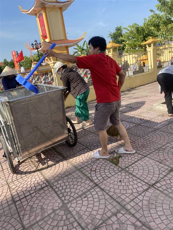 Cán bộ và nhân dân xã Kiến Minh ra quân giải toả hành lang an toàn giao thông và tổng dọn vệ sinh môi trường chuẩn bị Đại hội đại biểu Đảng bộ xã Kiến Minh lần thứ I, nhiệm kỳ 2025-2030