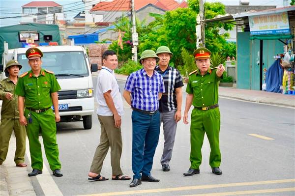 Kiến Minh đã tập trung chỉ đạo lực lượng Công an xã, lực lượng tham gia bảo vệ an ninh trật tự ở cơ sở, các ban, ngành, đoàn thể và các thôn tăng cường công tác tuyên truyền, kiểm tra, xử lý vi phạm nhằm lập lại trật tự công cộng, trật tự đô thị và bảo đảm hành lang an toàn giao thông trên địa bàn.