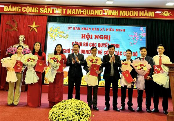 Chiều ngày 11/2/2026, Đảng ủy - UBND xã Kiến Minh tổ chức Hội nghị công bố các Quyết định về công tác cán bộ.