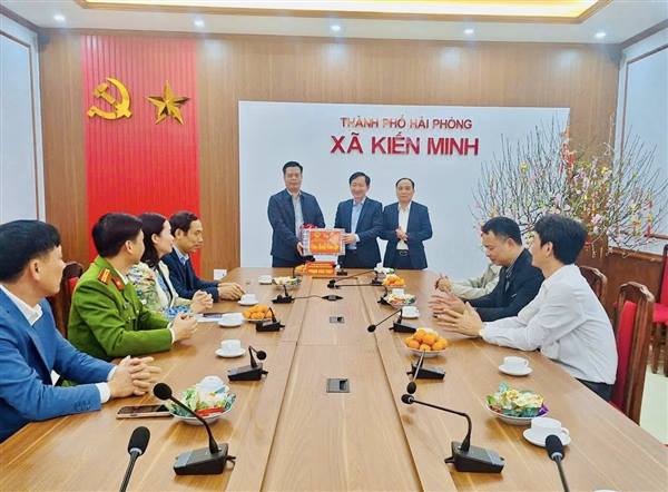 Chiều ngày 11/02/2026, Đoàn công tác của thành phố do đồng chí Phạm Văn Thép - Ủy viên Ban Thường vụ Thành ủy, Trưởng Ban Quản lý Khu Kinh tế Hải Phòng làm Trưởng đoàn đến thăm, chúc Tết Đảng bộ, chính quyền và Nhân dân xã Kiến Minh nhân dịp Tết Nguyên đán Bính Ngọ năm 2026.