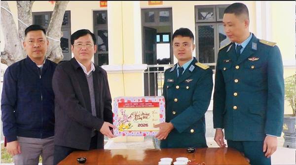 Xã Kiến Minh tổ chức các đoàn đi thăm, chúc tết các đồng chí nguyên lãnh đạo Thường trực Huyện ủy huyện Kiến Thụy; các gia đình chính sách, người có công, gia đình có hoàn cảnh khó khăn và người trên 100 tuổi trên địa bàn xã nhân dịp đón tết cổ truyền xuân Bính Ngọ 2026.