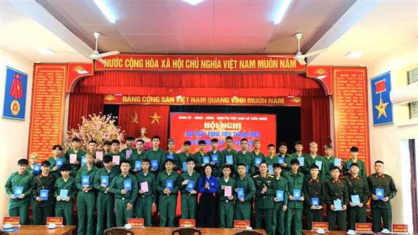 ĐẢNG ỦY - HĐND - UBND - ỦY BAN MTTQ VIỆT NAM XÃ TỔ CHỨC TIẾP XÚC THANH NIÊN CHUẨN BỊ LÊN ĐƯỜNG NHẬP NGŨ NĂM 2026
