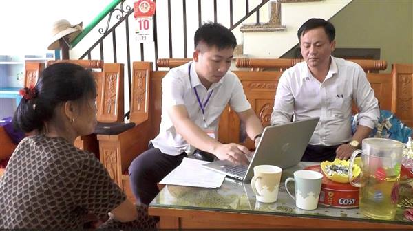 Thực hiện mô hình ''Chính quyền thân thiện, vì Nhân dân phục vụ'', Trung tâm Phục vụ hành chính công xã Kiến Minh đã triển khai hoạt động hỗ trợ tận nhà người khuyết tật, người cao tuổi, người có hoàn cảnh khó khăn trong thực hiện các thủ tục hành chính.