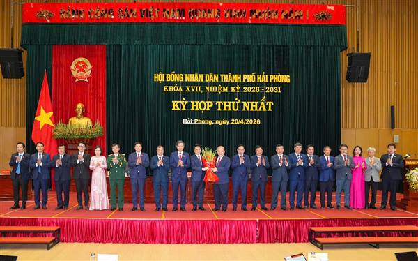 Đồng chí Đỗ Thành Trung, Phó Bí thư Thành ủy được bầu giữ chức Chủ tịch UBND thành phố khoá XVII.