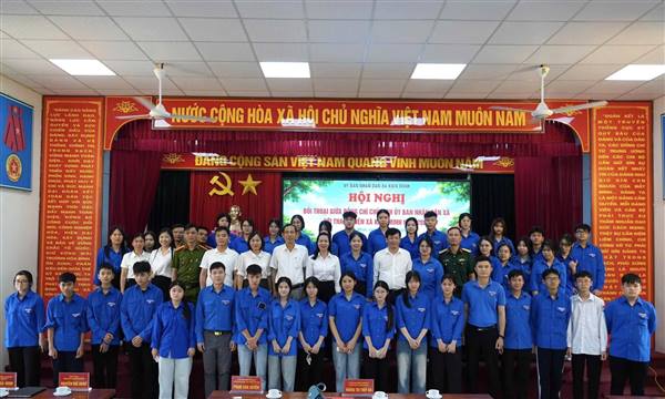 Hội nghị đối thoại giữa Chủ tịch UBND xã với thanh niên năm 2026.