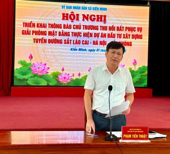 UBND xã Kiến Minh tổ chức Hội nghị triển khai Hội nghị triển khai Thông báo chủ trương thu hồi đất phục vụ giải phóng mặt bằng thực hiện Dự án đầu tư xây dựng tuyến đường sắt Lào Cai - Hà Nội - Hải Phòng đoạn qua địa bàn thôn Sâm Linh, xã Kiến Minh.