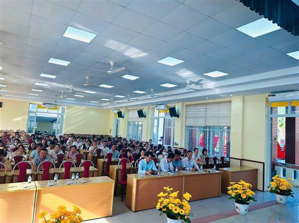 TRUNG TÂM CHÍNH TRỊ XÃ KIẾN THỤY KHAI GIẢNG 

LỚP BỒI DƯỠNG NHẬN THỨC VỀ ĐẢNG KHOÁ I, NĂM 2025