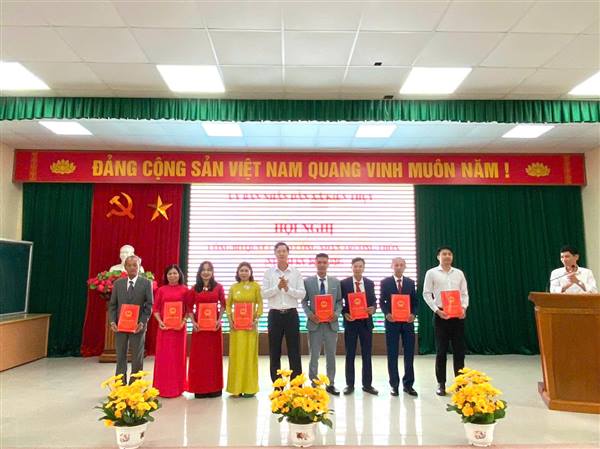 Xã Kiến Thụy: Công bố quyết định công nhận Trưởng thôn nhiệm kỳ 2025-2028