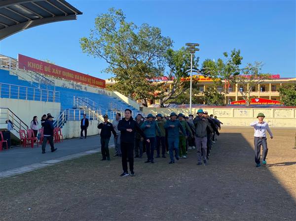 Lãnh đạo thành phố kiểm tra công tác tập luyện của khối diễu hành phục vụ Lễ Khai mạc Đại hội TDTT thành phố lần thứ X (2025-2026) tại cụm số 10