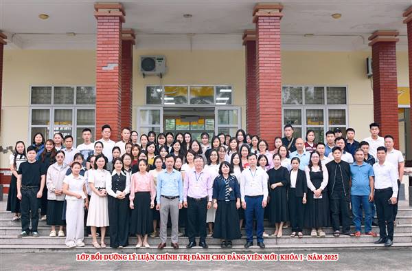 Tổng kết lớp Bồi dưỡng lý luận chính trị dành cho đảng viên mới khóa I năm 2025

