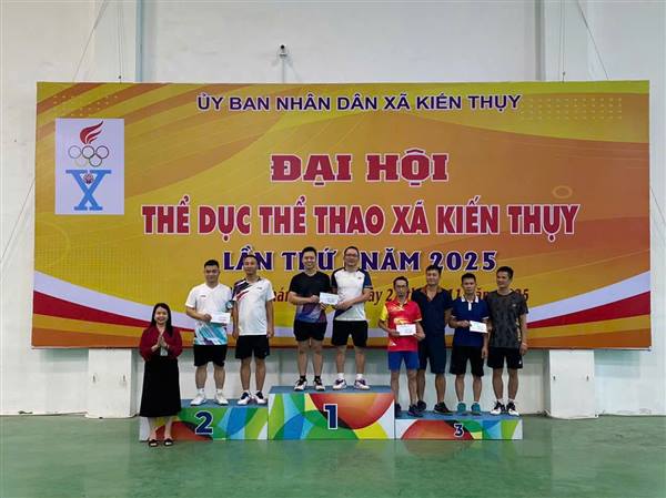 Sôi nổi thi đấu môn cầu lông, bóng bàn tại Đại hội Thể dục Thể thao xã Kiến Thụy

