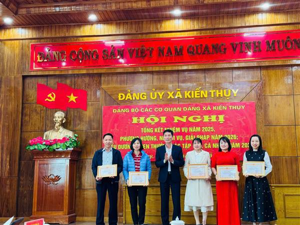 HỘI NGHỊ TỔNG KẾT NHIỆM VỤ NĂM 2025, PHƯƠNG HƯỚNG NHIỆM VỤ NĂM 2026; BIỂU DƯƠNG KHEN THƯỞNG CÁC TẬP THỂ, CÁ NHÂN NĂM 2025 CỦA ĐẢNG BỘ CÁC CƠ QUAN ĐẢNG XÃ KIẾN THUỴ 