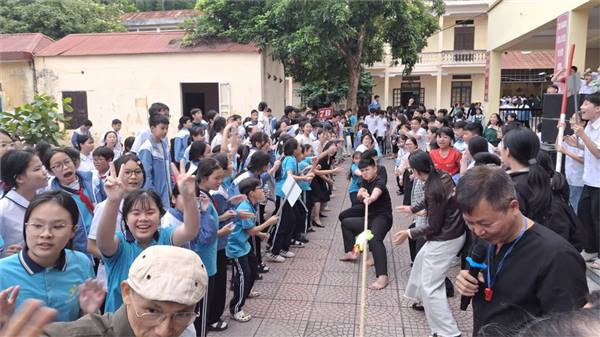 Sôi nổi chương trình ngoại khóa “Kỹ năng vàng - Ứng xử hay” tại trường THCS thị trấn Núi Đối