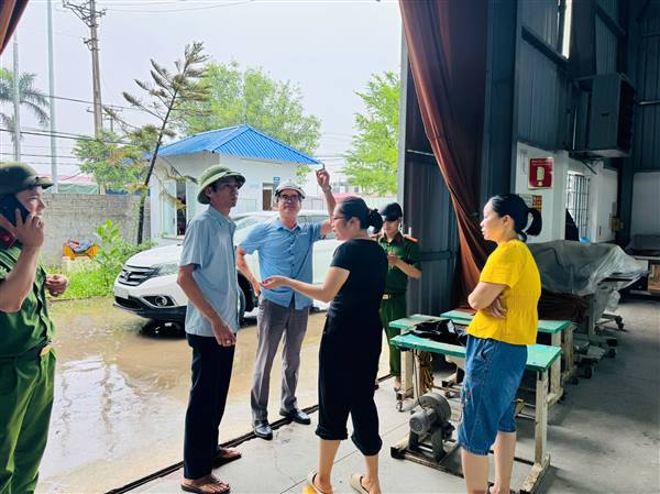 Xã Kiến Thụy kiểm tra công tác phòng chống bão số 3, đảm bảo an toàn người và tài sản

