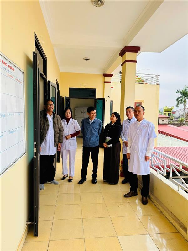 Xã Kiến Thụy: Họp triển khai bước đầu nhiệm vụ Trạm Y tế và kiểm tra cơ sở vật chất của Trạm