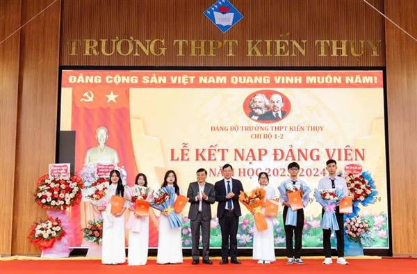 THỰC TIỄN MÔ HÌNH “ĐỘT PHÁ TẠO NGUỒN ĐẢNG TỪ HỌC SINH” TẠI TRƯỜNG THPT KIẾN THỤY, HẢI PHÒNG
Kỳ 2: Những “nút thắt” trên mặt trận tạo nguồn Đảng từ học sinh