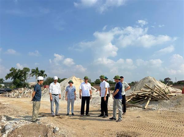 THƯỜNG TRỰC ĐẢNG ỦY XÃ KIẾN THỤY KIỂM TRA TIẾN ĐỘ CÁC CÔNG TRÌNH, DỰ ÁN TRÊN ĐỊA BÀN
