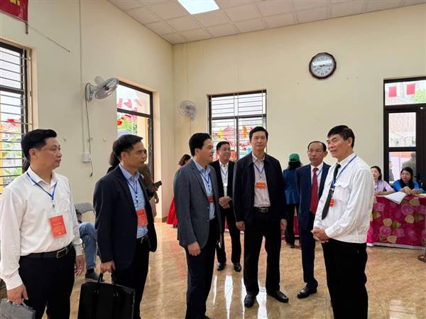 ĐOÀN GIÁM SÁT SỐ 11 CỦA THÀNH ỦY HẢI PHÒNG KIỂM TRA CÔNG TÁC BẦU CỬ TẠI XÃ KIẾN THỤY