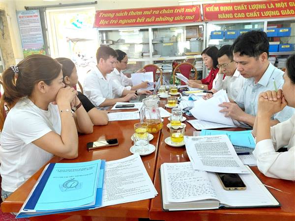 ĐOÀN GIÁM SÁT HĐND XÃ KIẾN THỤY GIÁM SÁT CÔNG TÁC 

QUẢN LÝ TÀI SẢN CÔNG, THU – CHI CÁC QUỸ TẠI TRƯỜNG HỌC