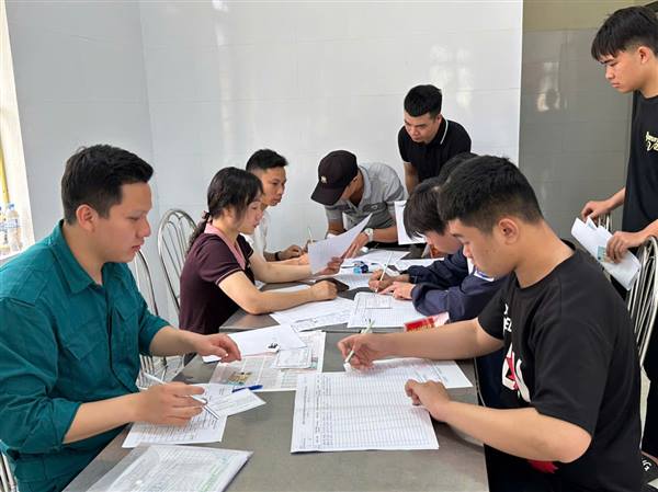 BAN CHỈ HUY QUÂN SỰ XÃ KIẾN THỤY TỔ CHỨC ĐĂNG KÝ NGHĨA VỤ QUÂN SỰ LẦN ĐẦU, ĐĂNG KÝ PHƯƠNG TIỆN KỸ THUẬT DỰ BỊ VÀ CÔNG DÂN TRONG ĐỘ TUỔI DÂN QUÂN TỰ VỆ NĂM 2026