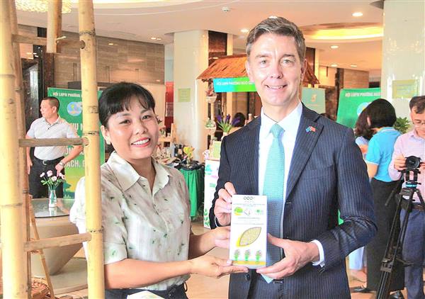 GẠO HỮU CƠ KIẾN THỤY ĐƯỢC ĐẠI SỨ ANH TRỰC TIẾP ĐẶT MUA TẠI LỄ MÍT TINH HƯỞNG ỨNG THÁNG HÀNH ĐỘNG VÌ MÔI TRƯỜNG VÀ NGÀY MÔI TRƯỜNG THẾ GIỚI NĂM 2026