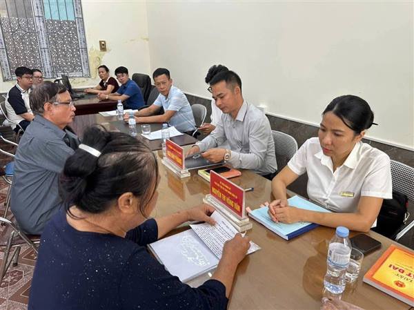 Chi hội Luật gia xã Kiến Thụy và Chi hội Luật gia La Haye

tổ chức tư vấn pháp luật miễn phí cho Nhân dân