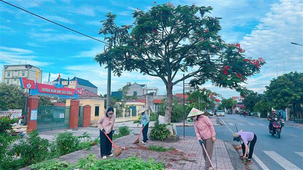 Xã Kiến Thụy: Lễ phát động và ra quân hưởng ứng phong trào 

“Toàn dân chung tay bảo vệ môi trường, vì một Việt Nam xanh - sạch - đẹp”