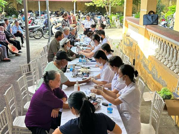 XÃ KIẾN THỤY TỔ CHỨC KHÁM SỨC KHỎE ĐỊNH KỲ CHO NGƯỜI CAO TUỔI TRÊN ĐỊA BÀN