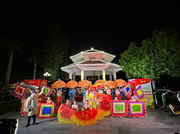 RA MẮT THÀNH CÔNG MÔ HÌNH "CÔNG VIÊN SINH THÁI, ÂM NHẠC, NGHỆ THUẬT KIẾN THỤY" – BÙNG NỔ ĐÊM ÂM NHẠC ĐƯỜNG PHỐ THU HÚT ĐÔNG ĐẢO NHÂN DÂN