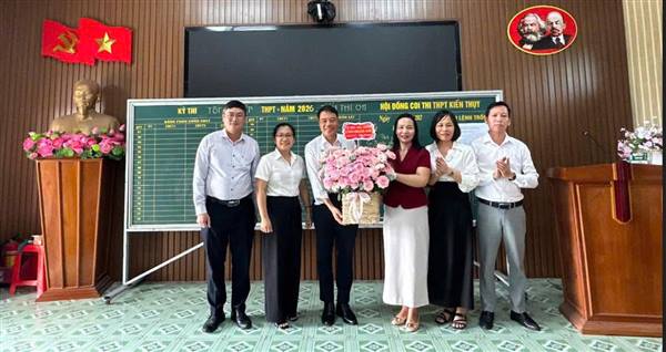 Lãnh đạo các xã Kiến Thụy thăm, động viên các Điểm thi Kỳ thi tốt nghiệp THPT năm 2026 trên địa bàn xã Kiến Thụy


